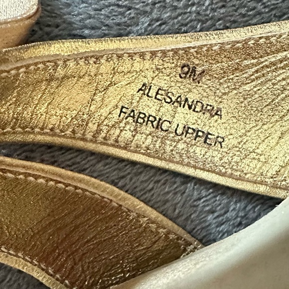 JOEY ALESANDRA GOLDTONE SATIN BOW aDETAIL SLIPON HEEL SUMMER SANDALS 9 - Picture 9 of 11